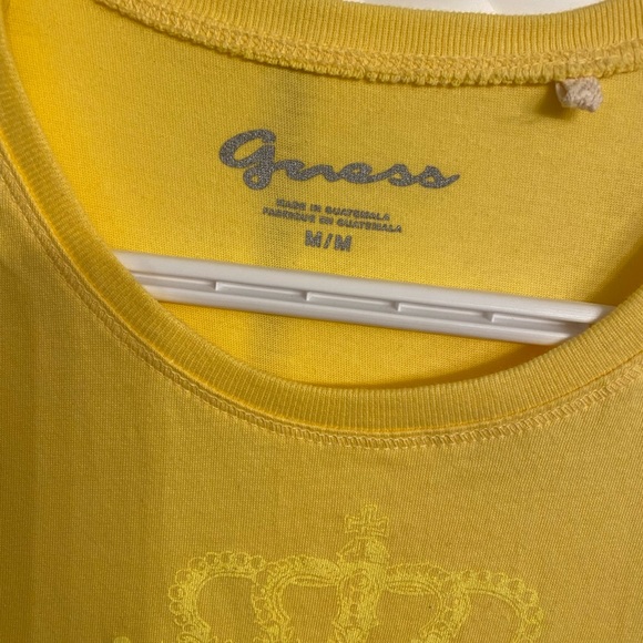 NWOT GUESS Women’s short sleeve yellow T-Shirt Size Medium - Picture 3 of 4